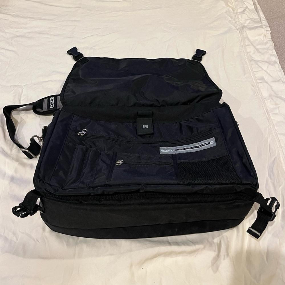 Ogio single shoulder laptop bag - Picture 3 of 14